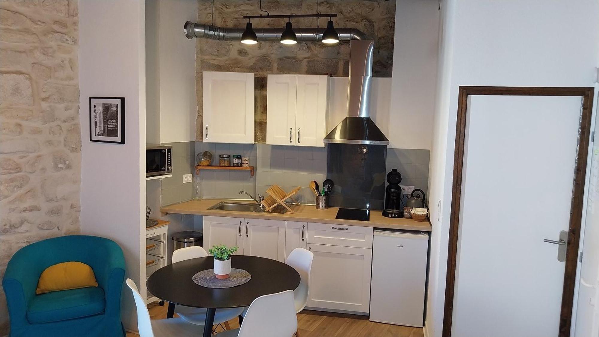 Immeuble 3 Apparts Centre Historique St Gilles Maisoncarreeconciergerie Saint-Gilles  Exteriör bild