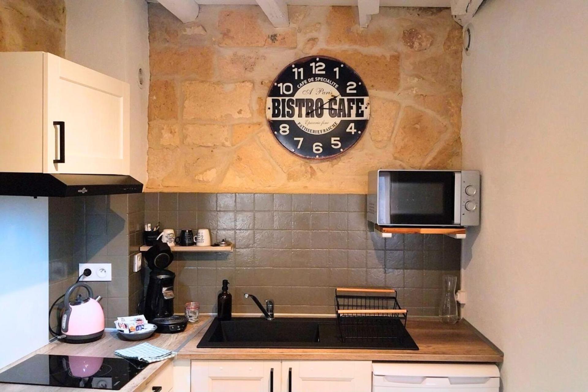 Immeuble 3 Apparts Centre Historique St Gilles Maisoncarreeconciergerie Saint-Gilles  Exteriör bild