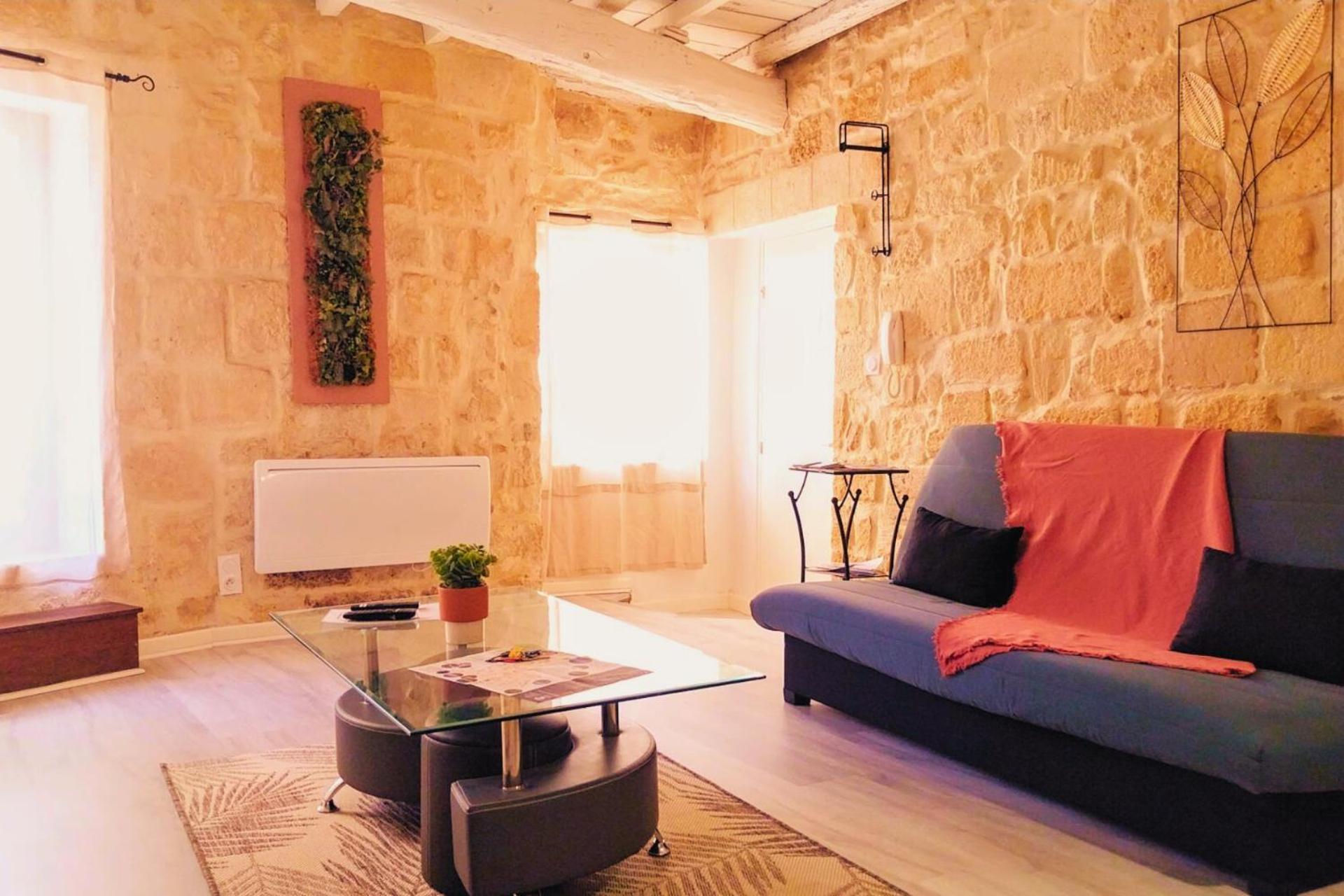 Immeuble 3 Apparts Centre Historique St Gilles Maisoncarreeconciergerie Saint-Gilles  Exteriör bild