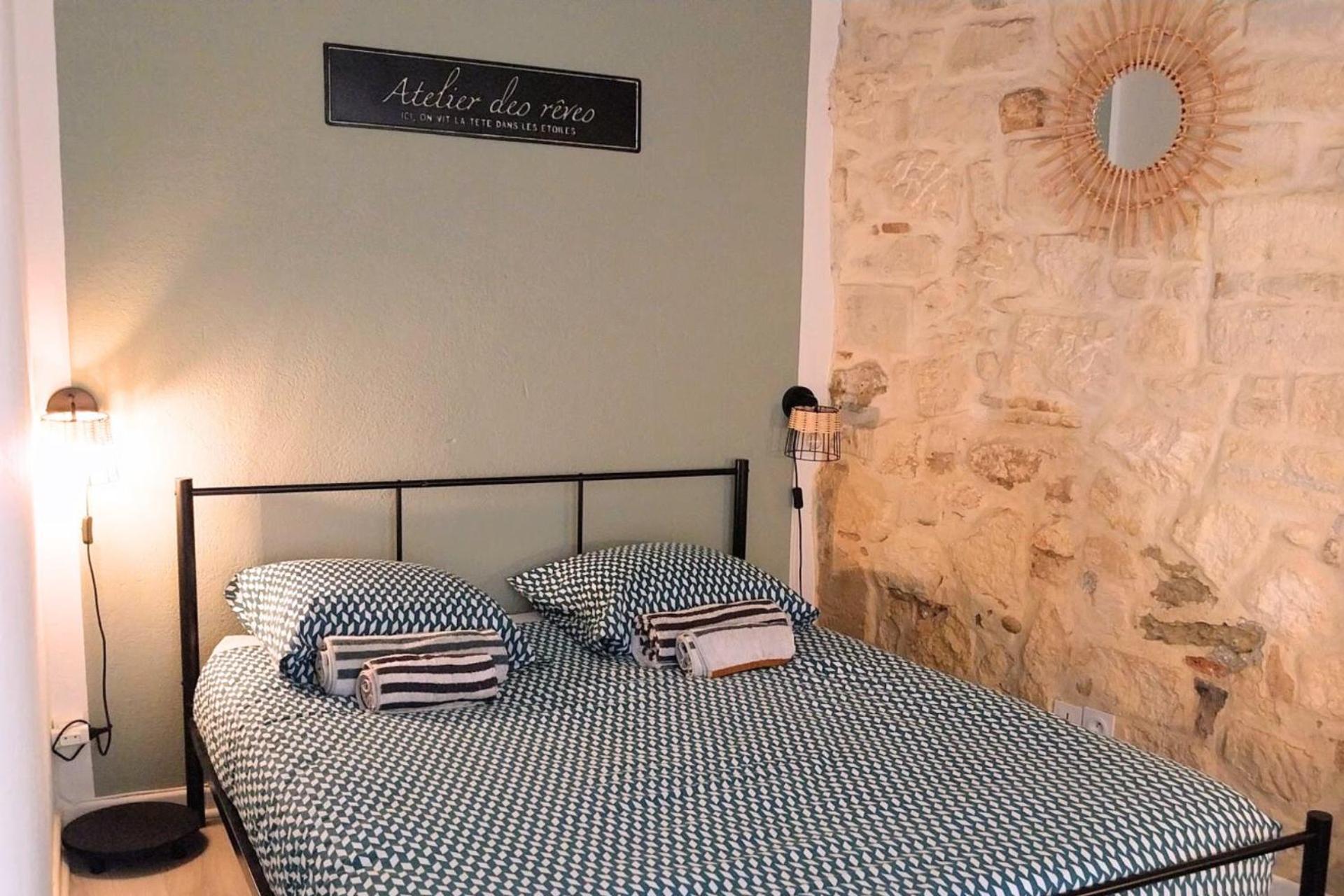 Immeuble 3 Apparts Centre Historique St Gilles Maisoncarreeconciergerie Saint-Gilles  Exteriör bild
